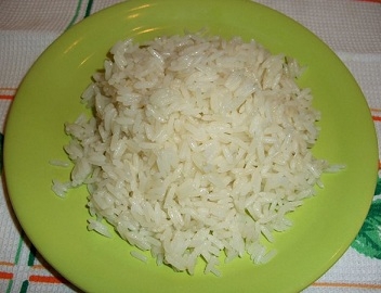  Подаем рис, сваренный на пару 